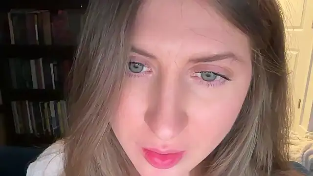 Snapshot of YUMIandbigWOLF chatting on February 28, 6:43 am YUMIandbigWOLF online show from February 28, 6:43 am