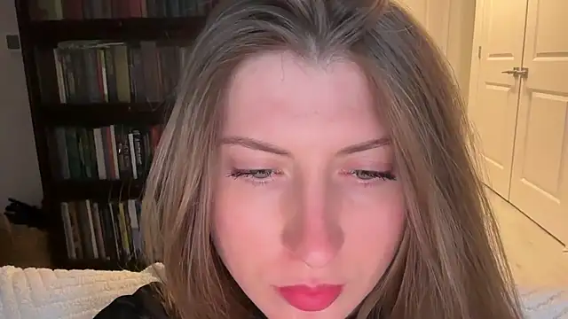 Snapshot of YUMIandbigWOLF chatting on March 8, 7:38 am YUMIandbigWOLF online show from March 8, 7:38 am