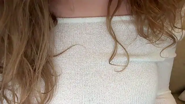 Snapshot of YUMIandbigWOLF chatting on October 2, 1:42 am YUMIandbigWOLF online show from October 2, 1:42 am