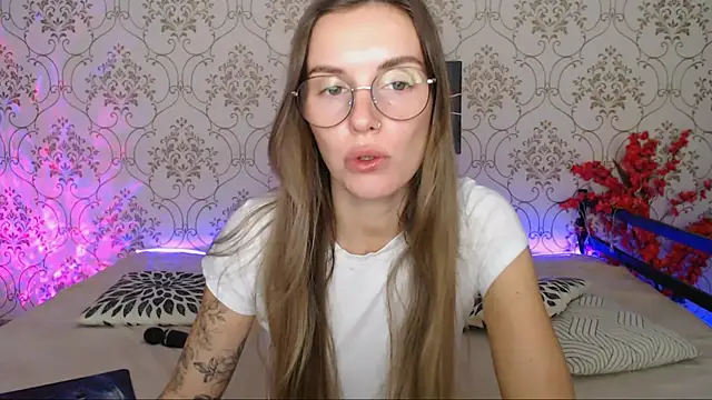 JulDoll online show from October 19, 2:25 am