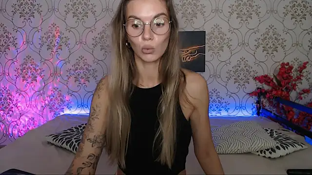 JulDoll online show from September 19, 2:26 am