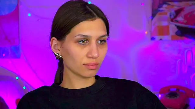 MollyPerry online show from March 18, 10:15 pm