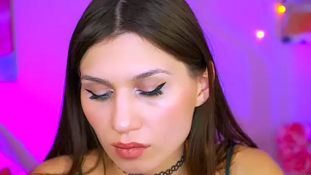 MollyPerry online show from March 8, 7:09 pm