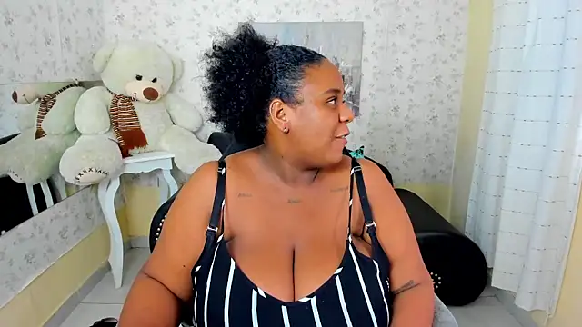 Snapshot of bbw_charlote chatting on April 23, 12:22 pm bbw charlote online show from April 23, 12:22 pm