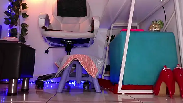 SUZZET 22 online show from February 11, 12:49 pm