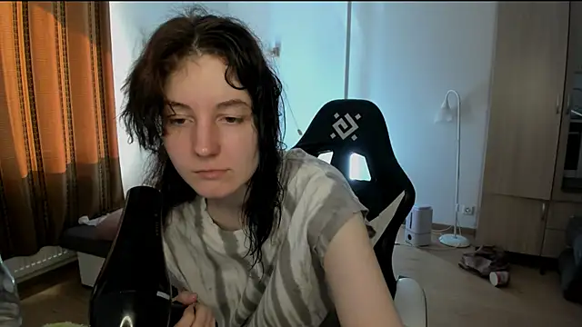Snapshot of Bridget_fitness chatting on February 21, 10:17 am Bridget fitness online show from February 21, 10:17 am