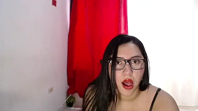 Snapshot of LuciaTomson chatting on July 1, 7:14 pm LuciaTomson online show from July 1, 7:14 pm