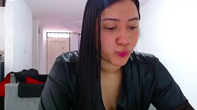 Snapshot of LuciaTomson chatting on May 21, 4:04 pm LuciaTomson online show from May 21, 4:04 pm