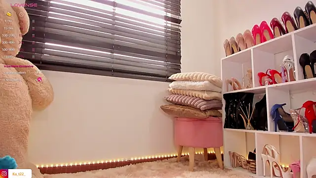 kariina  22 online show from June 14, 4:41 pm