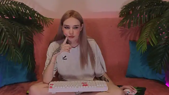 Snapshot of StellaSweetness chatting on February 24, 2:58 pm StellaSweetness online show from February 24, 2:58 pm