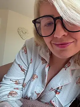 Snapshot of xxcurvyjessiexx chatting on March 29, 10:50 am xxcurvyjessiexx online show from March 29, 10:50 am
