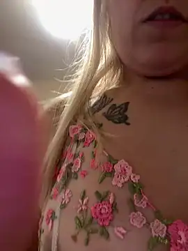 Snapshot of xxcurvyjessiexx chatting on February 10, 8:53 pm xxcurvyjessiexx online show from February 10, 8:53 pm
