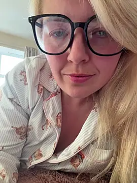 Snapshot of xxcurvyjessiexx chatting on March 27, 5:47 pm xxcurvyjessiexx online show from March 27, 5:47 pm