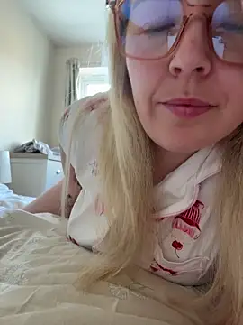 Snapshot of xxcurvyjessiexx chatting on April 5, 8:54 am xxcurvyjessiexx online show from April 5, 8:54 am