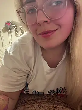 Snapshot of xxcurvyjessiexx chatting on April 9, 7:31 pm xxcurvyjessiexx online show from April 9, 7:31 pm