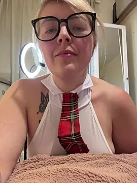 Snapshot of xxcurvyjessiexx chatting on March 24, 7:03 pm xxcurvyjessiexx online show from March 24, 7:03 pm