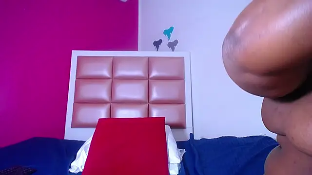 Snapshot of ebonny_suggarmommy1 chatting on October 21, 3:39 am ebonny suggarmommy1 online show from October 21, 3:39 am