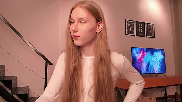 Mira Lite online show from May 24, 11:04 pm