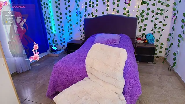 Snapshot of hazel_lee_ross chatting on December 7, 2:52 pm hazel lee ross online show from December 7, 2:52 pm