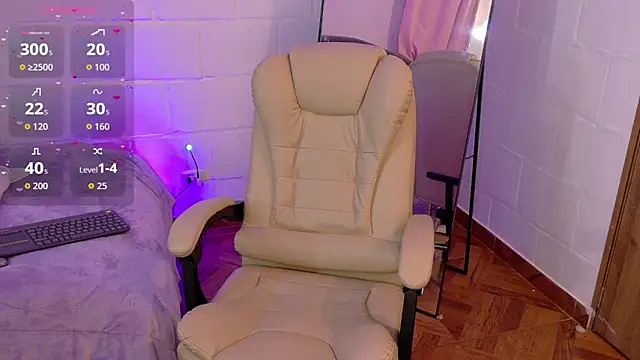 Snapshot of hazel_lee_ross chatting on February 12, 7:57 pm hazel lee ross online show from February 12, 7:57 pm