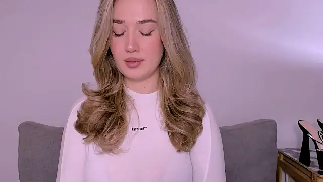 Snapshot of CindyKissable chatting on December 4, 5:23 pm CindyKissable online show from December 4, 5:23 pm