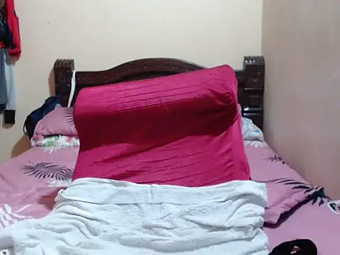 Snapshot of sonia__milk chatting on October 19, 7:38 pm sonia milk online show from October 19, 7:38 pm