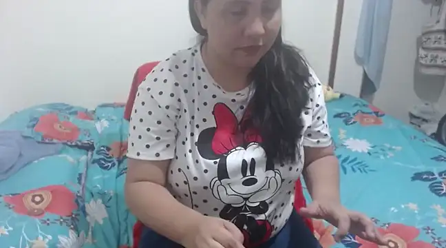 Snapshot of sonia__milk chatting on December 13, 11:39 pm sonia milk online show from December 13, 11:39 pm