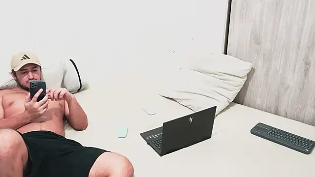 bonyclyde2203 online show from March 5, 2:35 pm