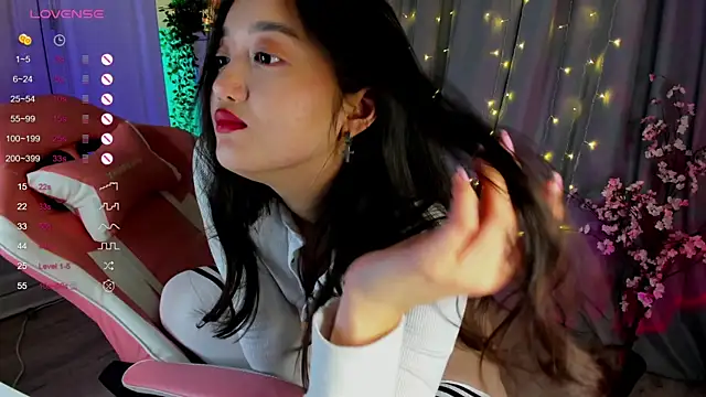 FreyaRaya online show from March 7, 3:28 pm