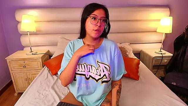 Snapshot of milan_sweet chatting on January 7, 8:58 pm milan sweet online show from January 7, 8:58 pm