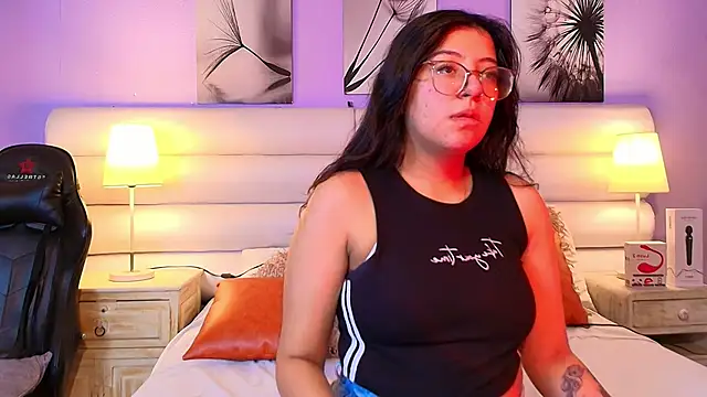 Snapshot of milan_sweet chatting on May 27, 9:44 pm milan sweet online show from May 27, 9:44 pm
