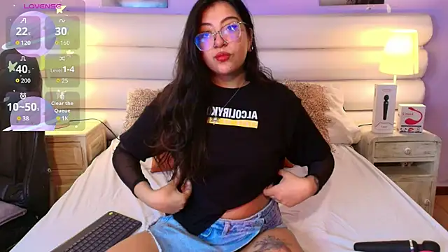 Snapshot of milan_sweet chatting on June 18, 8:47 pm milan sweet online show from June 18, 8:47 pm
