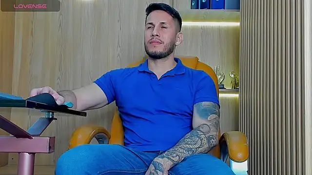 Snapshot of George_Diesell chatting on February 16, 10:29 pm George Diesell online show from February 16, 10:29 pm