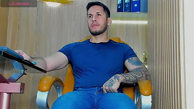 Snapshot of George_Diesell chatting on February 8, 4:21 am George Diesell online show from February 8, 4:21 am