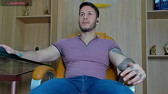 Snapshot of George_Diesell chatting on March 3, 10:28 pm George Diesell online show from March 3, 10:28 pm