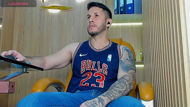 Snapshot of George_Diesell chatting on February 22, 8:54 pm George Diesell online show from February 22, 8:54 pm