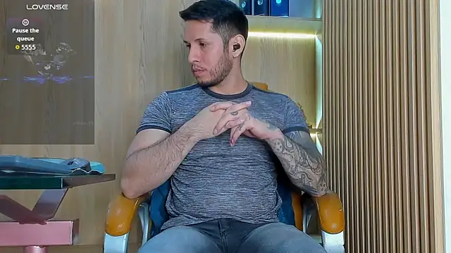 Snapshot of George_Diesell chatting on February 13, 4:34 am George Diesell online show from February 13, 4:34 am