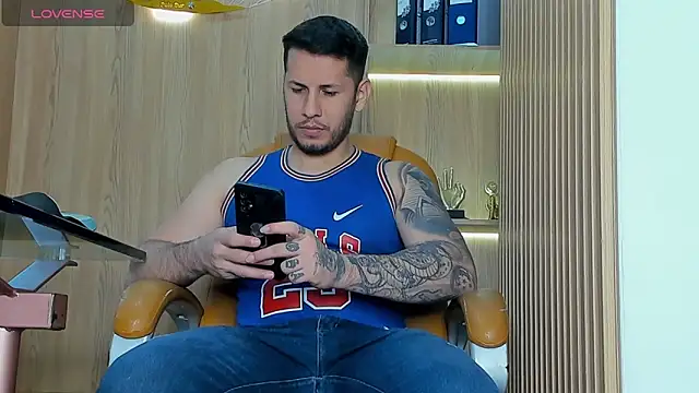 Snapshot of George_Diesell chatting on February 6, 4:30 am George Diesell online show from February 6, 4:30 am