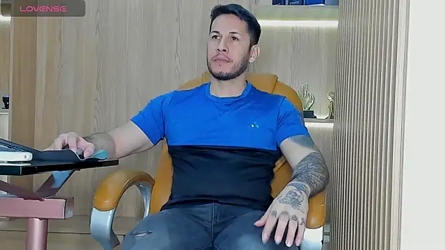 Snapshot of George_Diesell chatting on February 9, 4:32 am George Diesell online show from February 9, 4:32 am