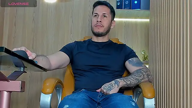 Snapshot of George_Diesell chatting on February 7, 3:47 am George Diesell online show from February 7, 3:47 am