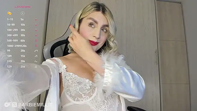 Snapshot of barbie_millit chatting on January 26, 12:47 am barbie millit online show from January 26, 12:47 am