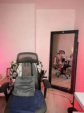 evangeline ch online show from November 18, 4:43 pm