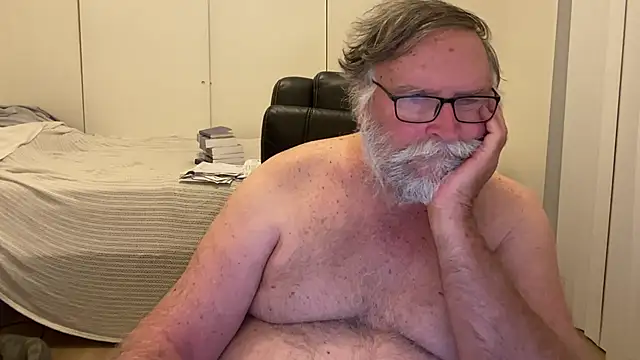 Snapshot of Drummajor chatting on October 29, 4:44 am Drummajor online show from October 29, 4:44 am