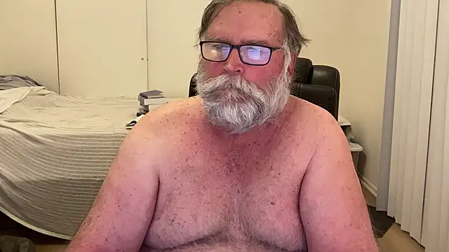 Snapshot of Drummajor chatting on October 31, 2:13 pm Drummajor online show from October 31, 2:13 pm