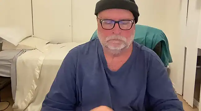 Snapshot of Drummajor chatting on March 13, 4:49 am Drummajor online show from March 13, 4:49 am