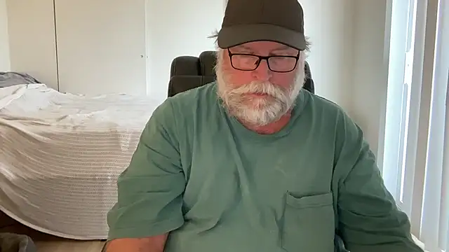 Snapshot of Drummajor chatting on October 26, 3:34 pm Drummajor online show from October 26, 3:34 pm