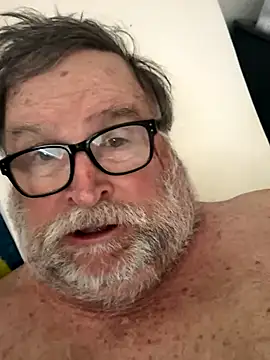 Snapshot of Drummajor chatting on September 16, 3:13 pm Drummajor online show from September 16, 3:13 pm