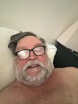 Snapshot of Drummajor chatting on September 27, 3:18 pm Drummajor online show from September 27, 3:18 pm