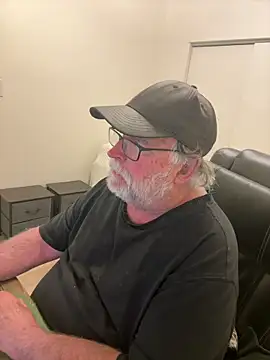 Snapshot of Drummajor chatting on November 18, 4:16 am Drummajor online show from November 18, 4:16 am