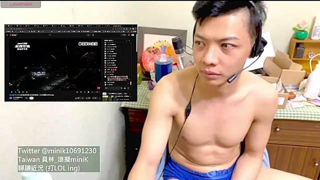 Snapshot of 1o4e04 chatting on December 31, 4:04 pm 1o4e04 online show from December 31, 4:04 pm